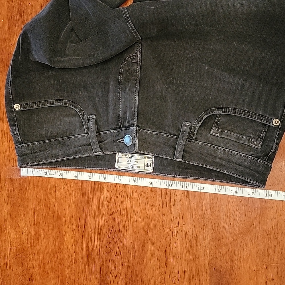 Free People sz W30 fringe ankle crop washed black jeans. - Picture 3 of 9